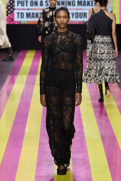Look 54